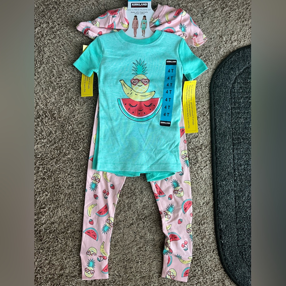 Kirkland Signature Colorful Fruit Print 4-Piece Pajama Set Size 4T